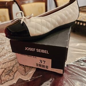 Josef Seibel Women's Black and Cream Quilted Flats